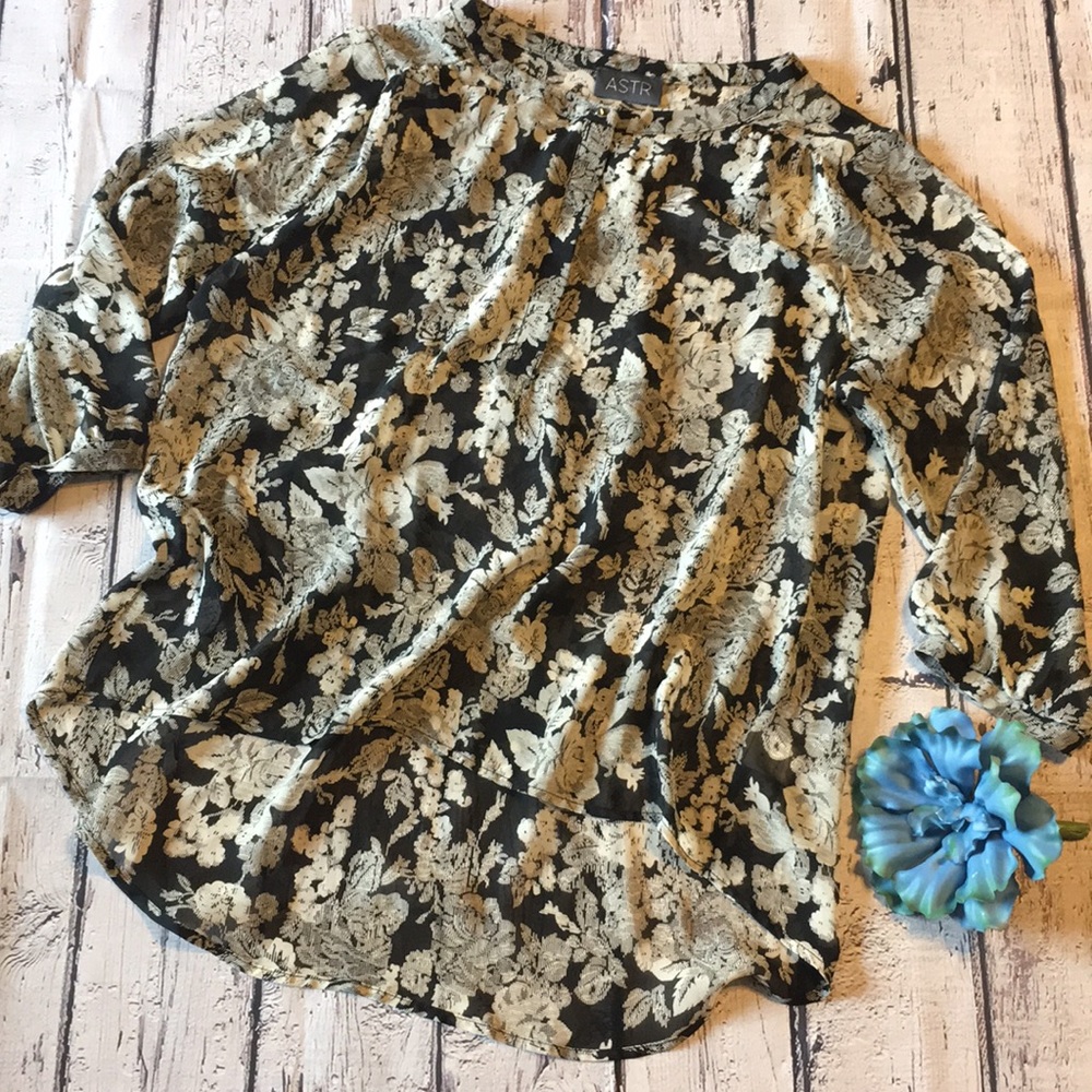ASTR The LABEL Ivory & Black Sheer Popover Top M